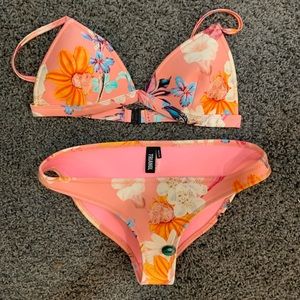 Triangl suit size S++ top and medium bottom